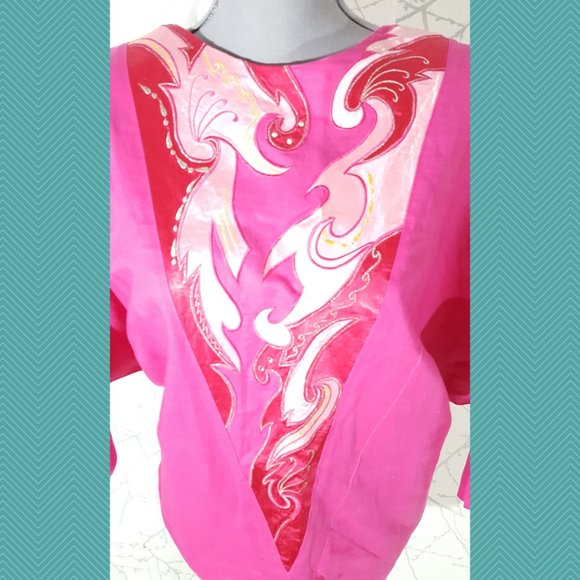 Carry Back Ltd. VTG Pink Abstract Printed Applique Batwing Blouse - Picture 2 of 4